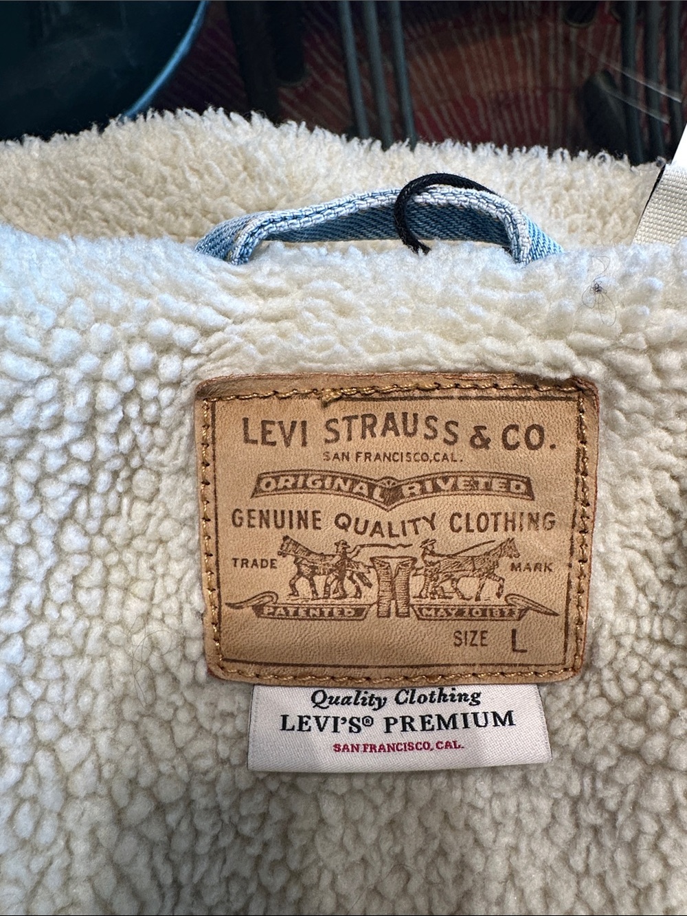 Levi's Light Wash Denim Jacket with Cream Sherpa Collar - Picture 6 of 8